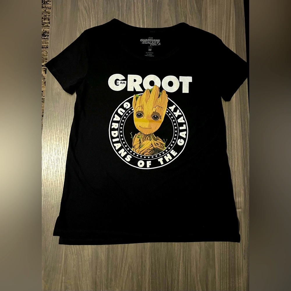“I am Groot” Medium T-shirt. Made of polyester and rayon.